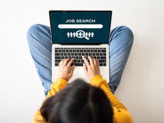 Chcete vyšší plat? Nechajte pracovné inzeráty, aby vám ukázali novú kariérnu cestu